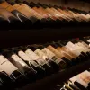 Comment choisir une cave à vin polyvalente pour concilier service et vieillissement