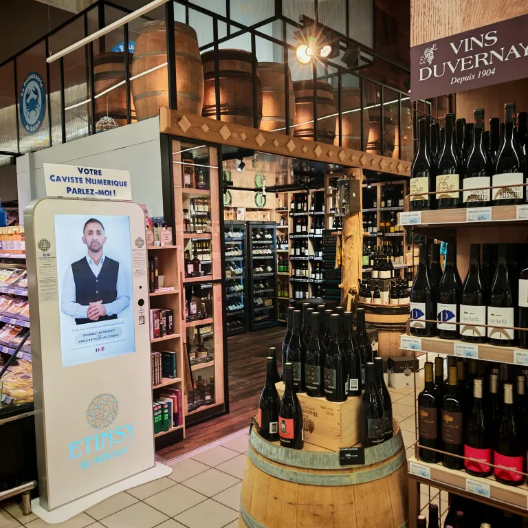 Interview de Arthur Chakhoian de ETINSY: L'IA humanoïde au service des rayons vins et spiritueux